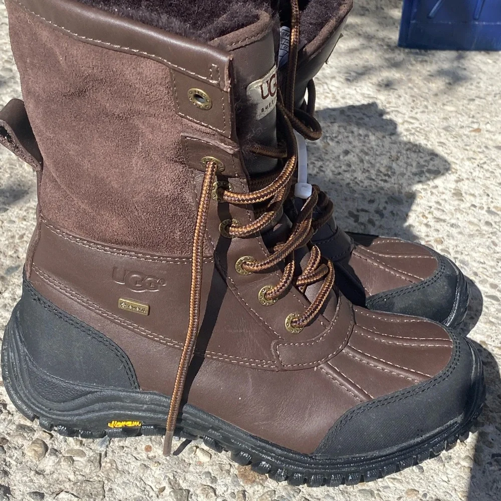 UGG Men's 6 Chocolate and Ebony Snow Boots